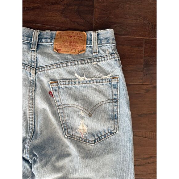 Vintage Levi’s 505 Jeans W32 Made in Canada Light Wash Straight Leg Distressed R - Picture 8 of 9